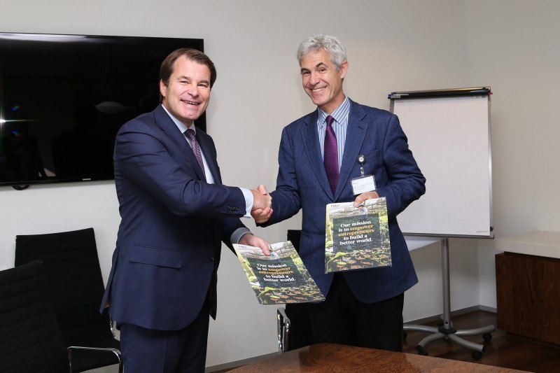 Shell Foundation Director Sam Parker shaking hands with FMO CEO Jurgen Rigterink