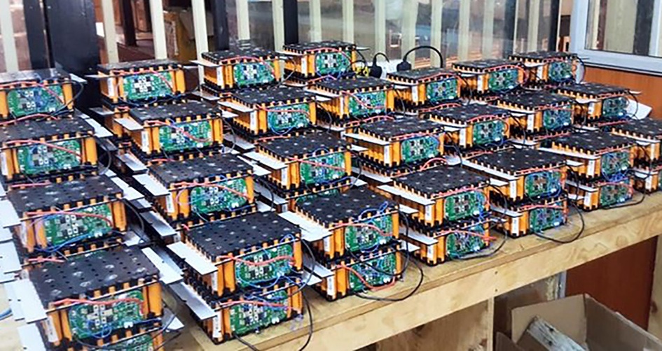 Piles of Aceleron batteries